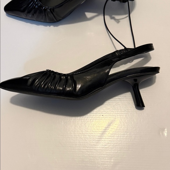 Worthington Black Pointed Toe Slingback Kitten Heels - Picture 4 of 11